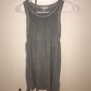 Lose fit tank top, boyfriend style.